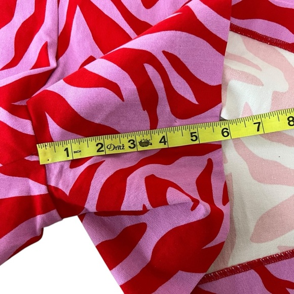 Spanx 3X Polished On The Go 6" Short in True Red Zebra Stripe Animal Print NWT - Picture 13 of 16